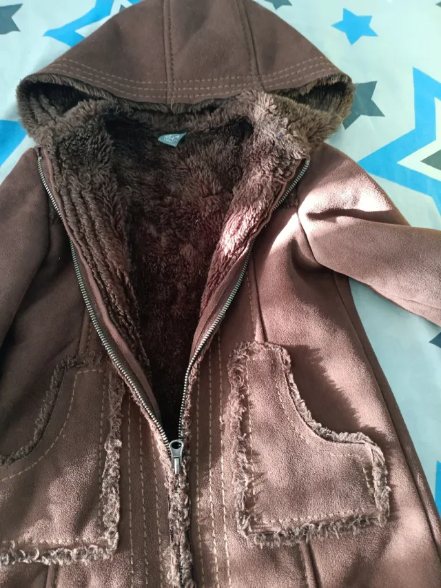 Abrigo niña marrón capucha talla 3/4 años