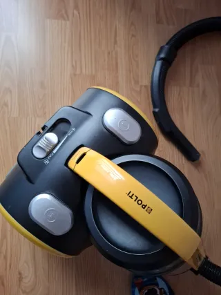 Aspiradora con cable y accesorios