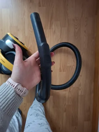 Aspiradora con cable y accesorios