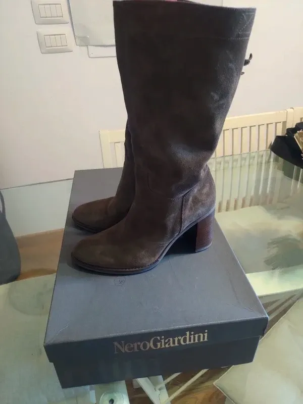 Stivali scamosciati Nero Giardini marroni