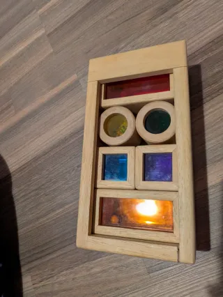 Bloques de madera translúcidos con sonidos