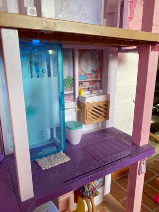 Casa de Barbie con tobogán y piscina