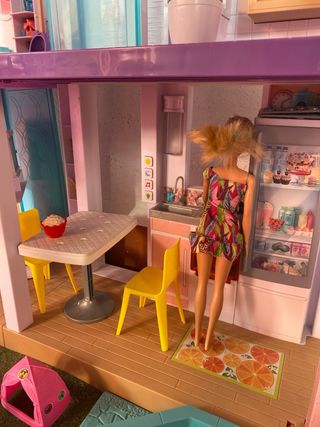 Casa de Barbie con tobogán y piscina