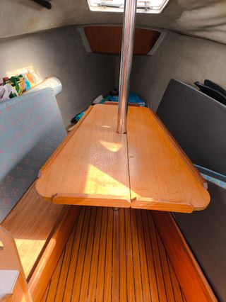 Velero y amarre en Aguadulce