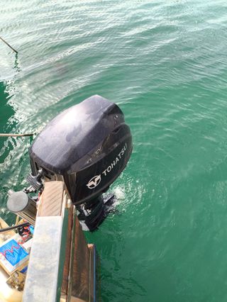 Velero y amarre en Aguadulce