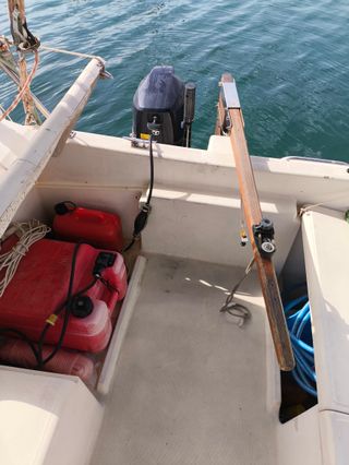 Velero y amarre en Aguadulce