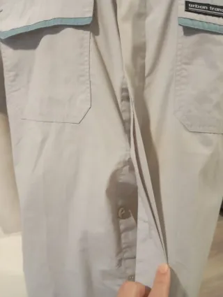 Camisa de caballero gris con bolsillos