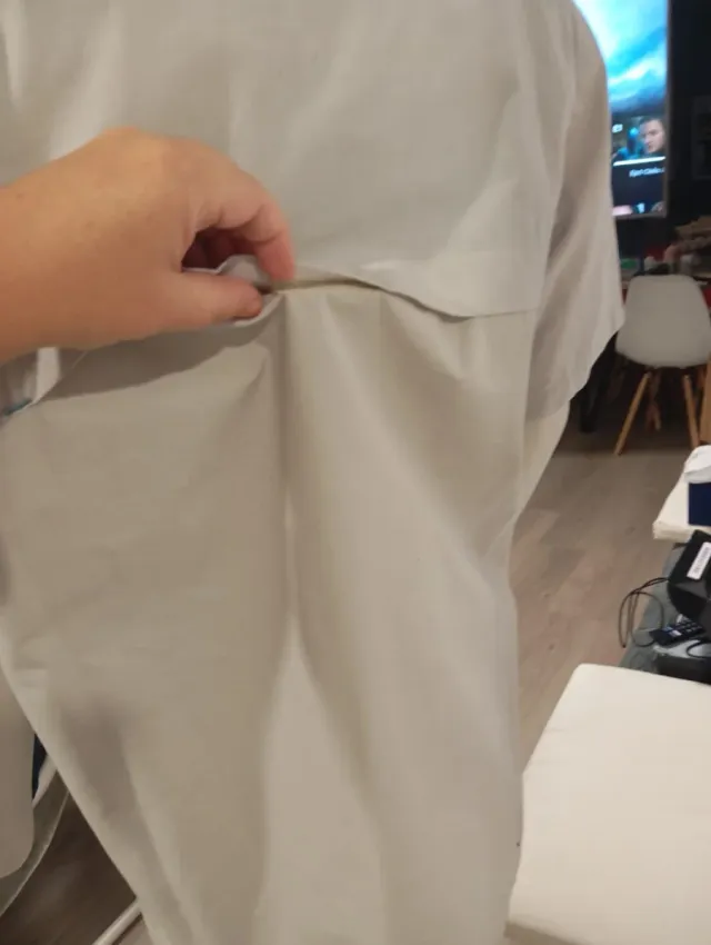 Camisa de caballero gris con bolsillos