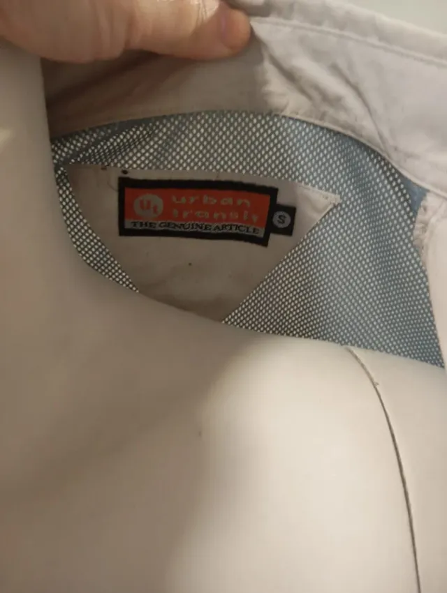 Camisa de caballero gris con bolsillos