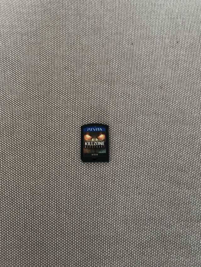 PS Vita Slim Negra + 3 Juegos + Funda