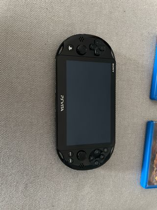 PS Vita Slim Negra + 3 Juegos + Funda