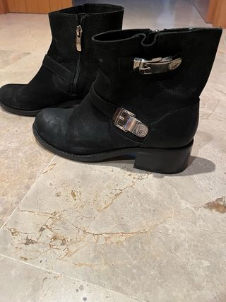 Botines negros mujer con hebillas.