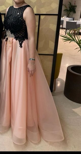 Vestido de fiesta negro y rosa