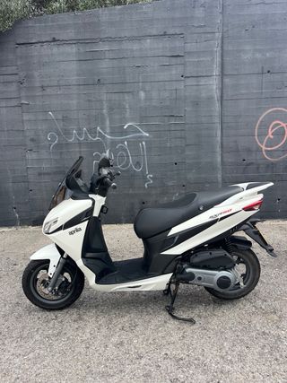 Moto Aprilia SXR50 Blanca