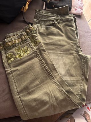 Pantalón vaquero verde militar bordado