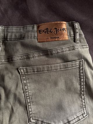 Pantalón vaquero verde militar bordado