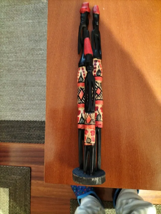 Scultura di famiglia africana in legno