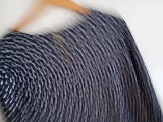 Vestido azul con estampado blanco