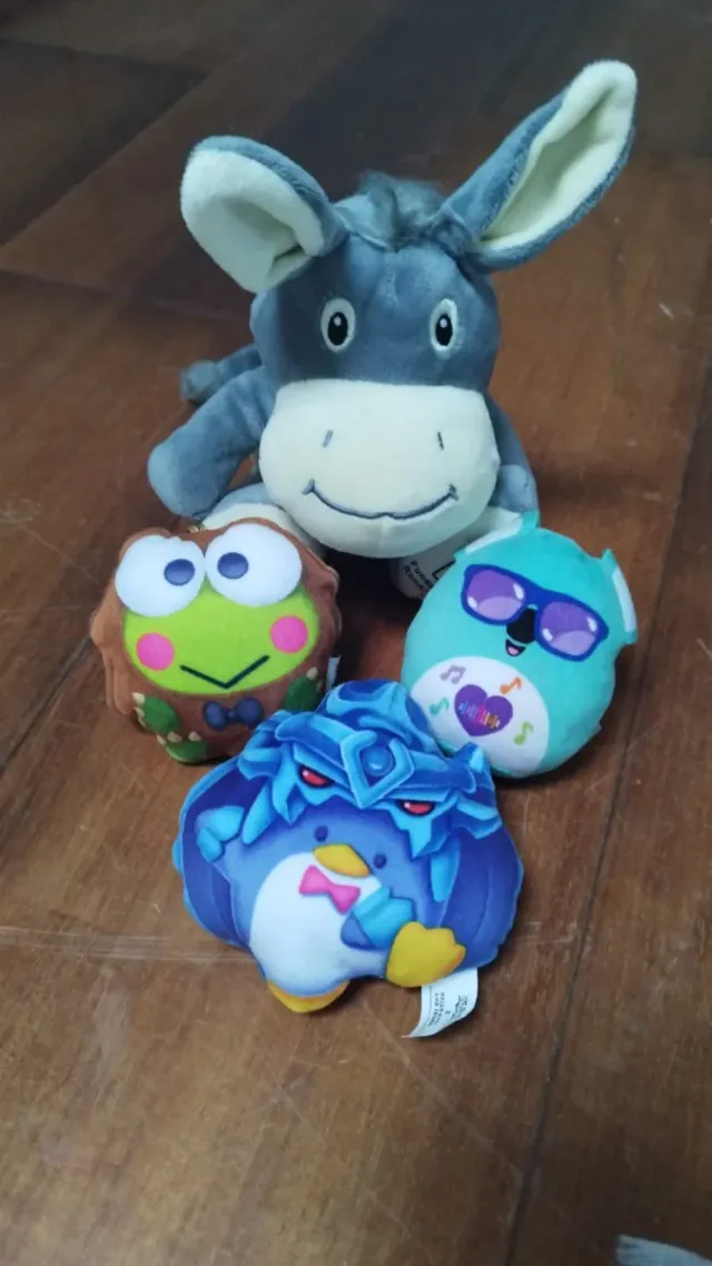 Lote 4 peluches: burro, rana, koala y pingüino