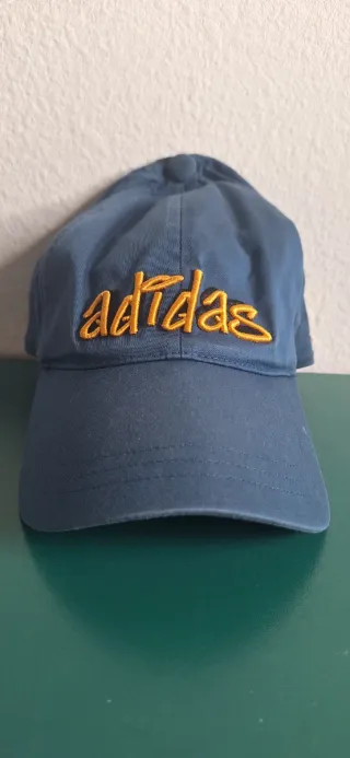 Gorra Adidas Azul y Dorada