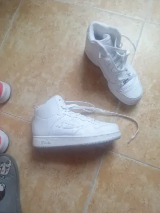 Zapatillas Fila Niña/ mujer Blancas