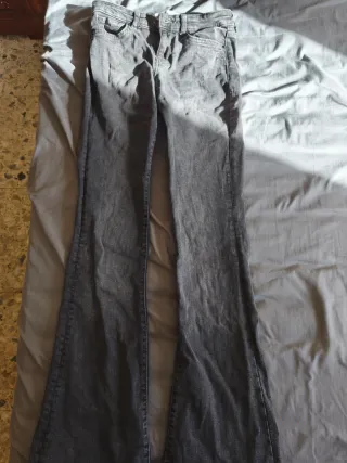 Pantalón campana gris chica