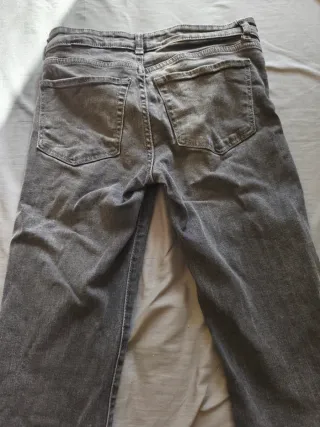 Pantalón campana gris chica