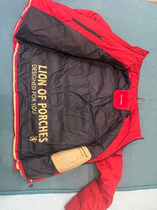 Plumas Lion of Porches Rojo