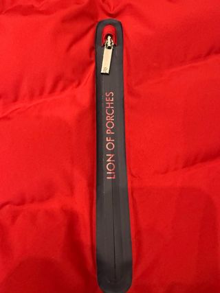 Plumas Lion of Porches Rojo