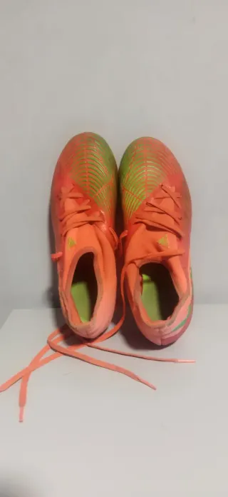 Botas de fútbol naranjas y verdes.Talla 42
