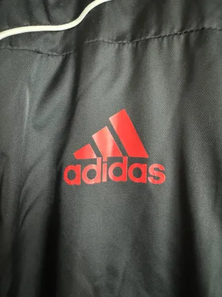 Chaqueta Adidas Negra y Roja
