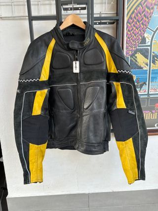 Chaqueta de moto cuero negra y amarilla