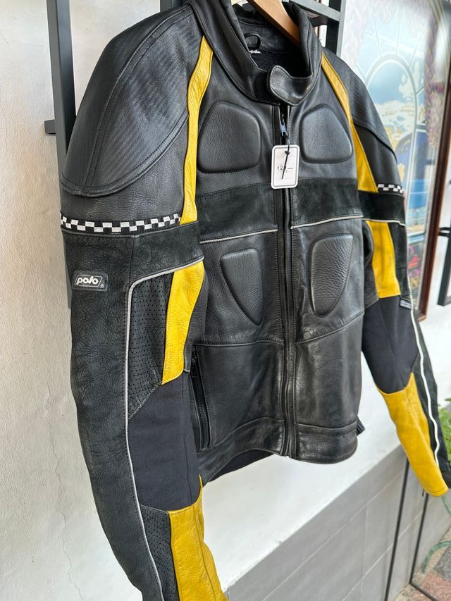 Chaqueta de moto cuero negra y amarilla