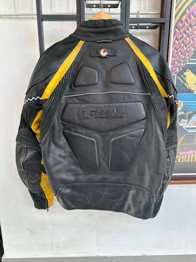 Chaqueta de moto cuero negra y amarilla