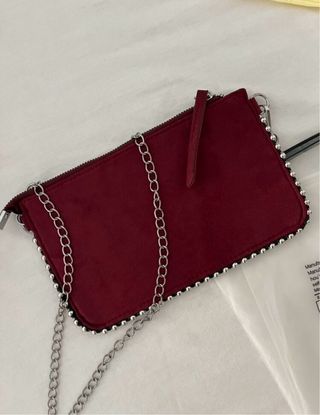 Bandolera Zara tachas burdeos