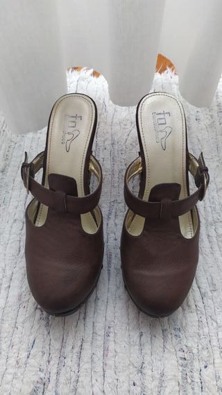 Sandalias marca FO, piel, tacón plataforma, marrón
