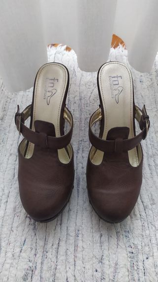 Sandalias marca FO, piel, tacón plataforma, marrón