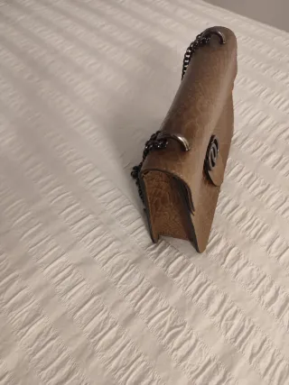 Bolso marrón efecto piel serpiente