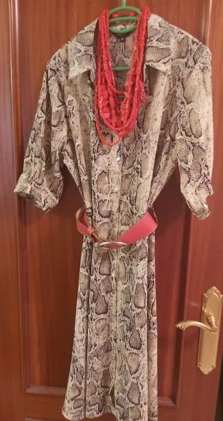 Vestido camisero estampado serpiente