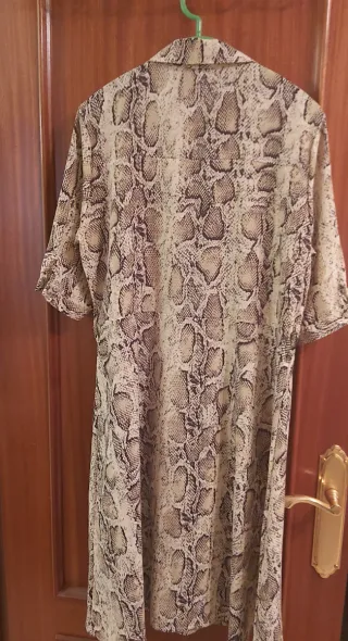 Vestido camisero estampado serpiente