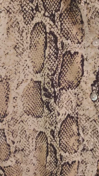 Vestido camisero estampado serpiente