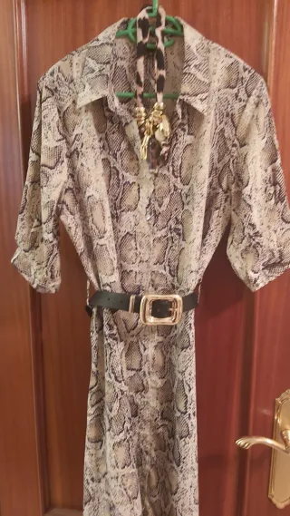 Vestido camisero estampado serpiente