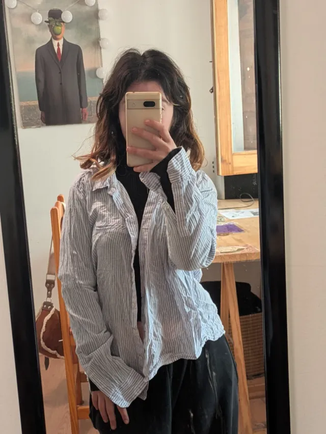 Camisa de rayas azules y blancas