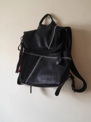 Mochila Desigual.