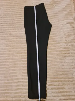 Pantalón negro Zara Talla 44.