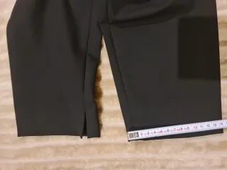 Pantalón negro Zara Talla 44.