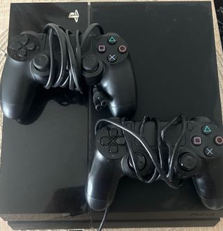 PS4 (PlayStation 4) Negra + 2 Mandos