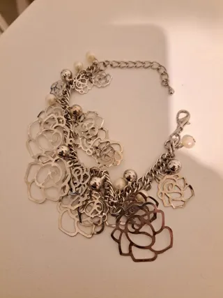 Braccialetto con ciondoli a forma di rosa