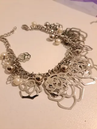 Braccialetto con ciondoli a forma di rosa