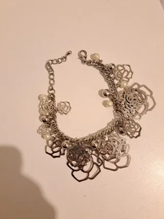 Braccialetto con ciondoli a forma di rosa